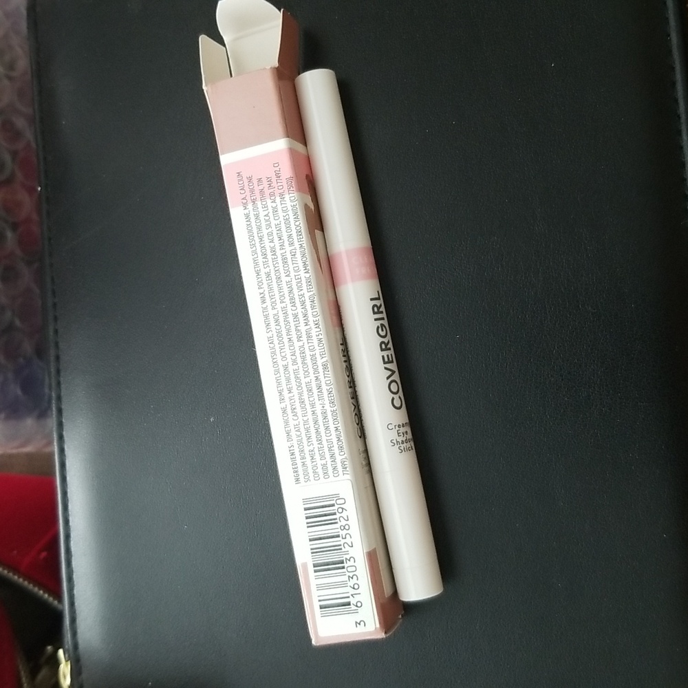 UNUSED Creamy eyeshadow stick